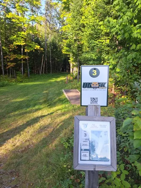 The Hole 3 tee sign, showing par 3, 200 feet, and a 15-foot elevation drop