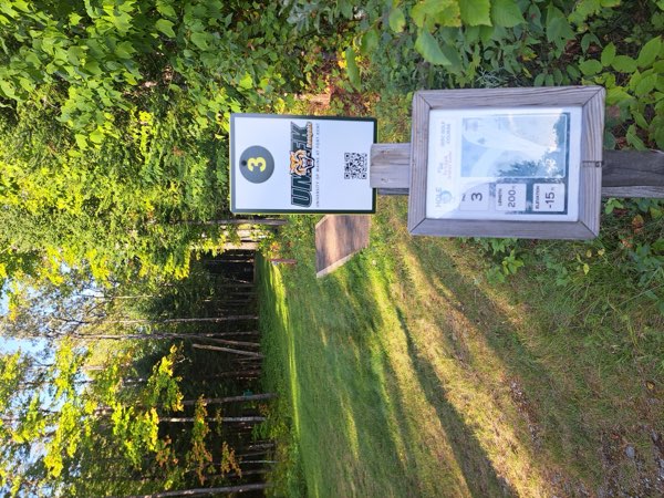 The Hole 3 tee sign, showing par 3, 200 feet, and a 15-foot elevation drop